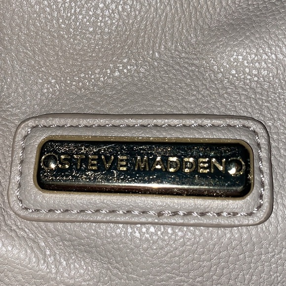 Steve Madden Shoulder/Crossbody/Handbag in Off White/Beige with Black Trim - Picture 9 of 9